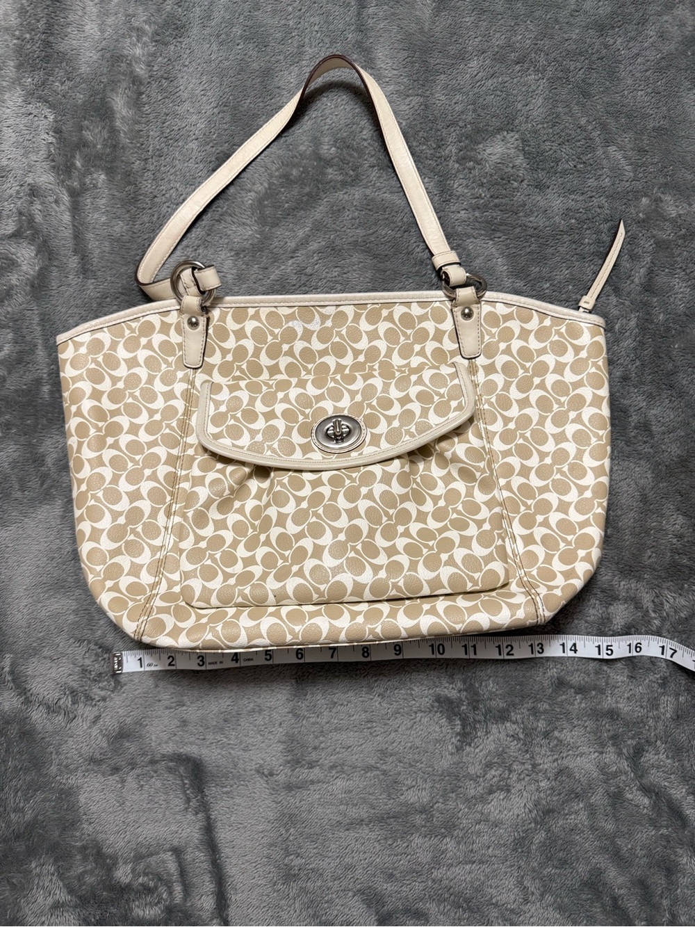 Coach Beige Signature Canvas Shoulder Bag with Cream Trim - Picture 2 of 7